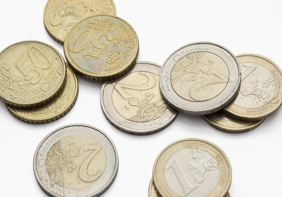 Euro Münzen als Symbol für geringe Marginanforderungen der Micro Futures